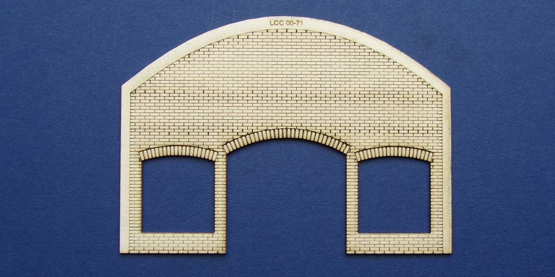 LCC 00-71 OO gauge brick under arch - industrial type 2 Industrial type 2 brick under arch with openings for two warehouse windows and warehouse gate.